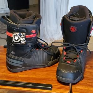 5150 Snowboard Boots size 11 (never worn)